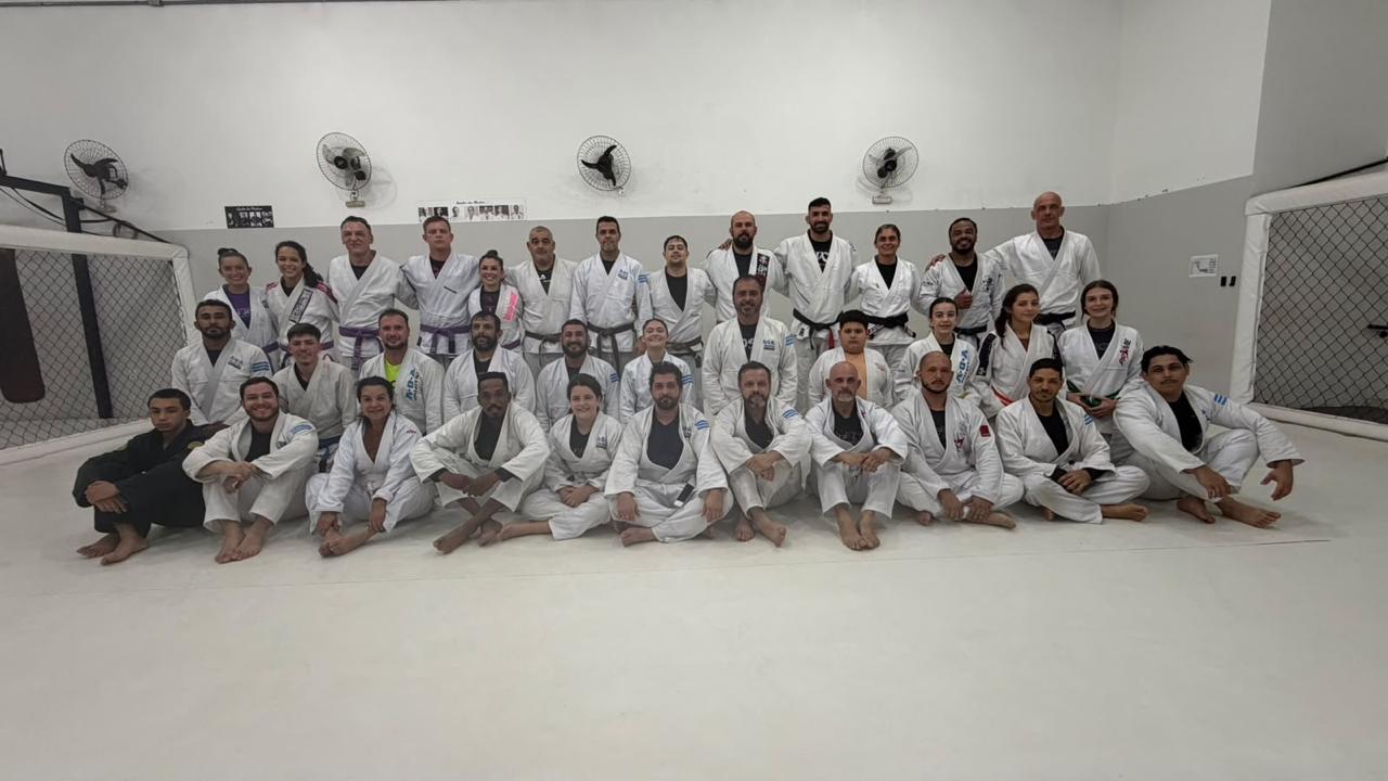Turma de jiu-jitsu do Dojo Nato de kimono