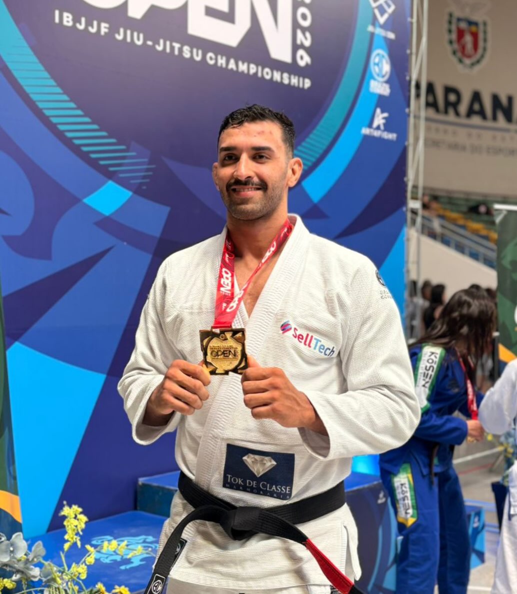 João Victor de faixa preta com medalha de ouro no Curitiba Open 2026