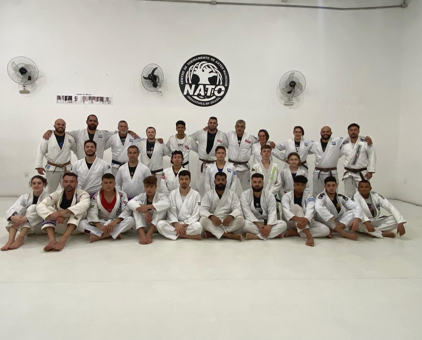 Turma de jiu-jitsu do Dojo Nato de kimono